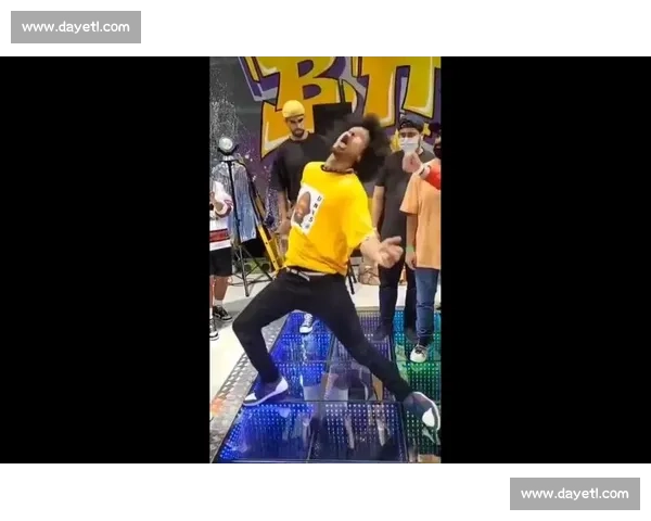 巴黎篮球馆燃爆!Les Twins 即兴嘻哈 Freestyle 震撼全场 巴黎篮球馆燃爆!Les Twins 即兴嘻哈 Freestyle 震撼全场