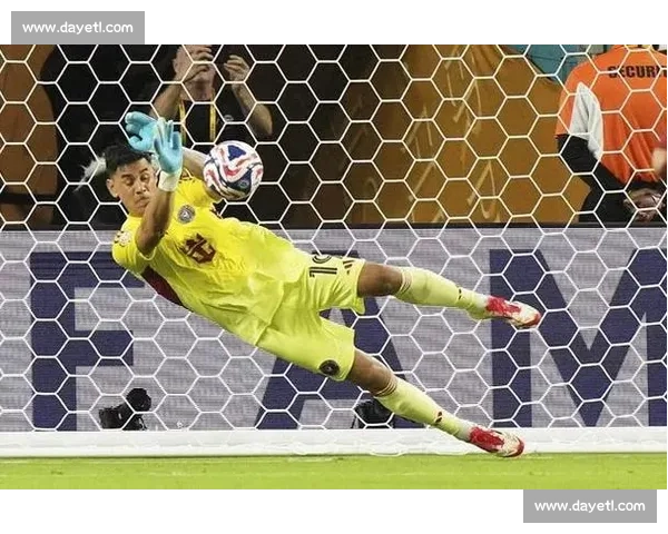 门神对决！世俱杯揭幕战梅西哑火，乌斯塔里扑点 + 谢纳维神扑献零封