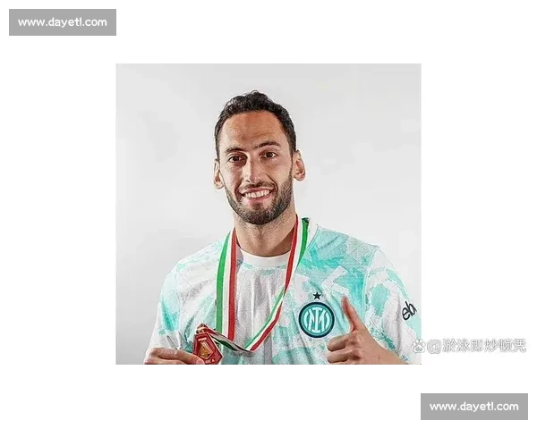 恰尔汗奥卢亲赴国米谈判！加拉塔萨雷求购中场核心，转会费分歧达 2500 万